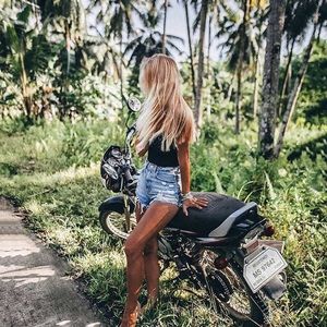 Zara high rise shorts size 6 distressed